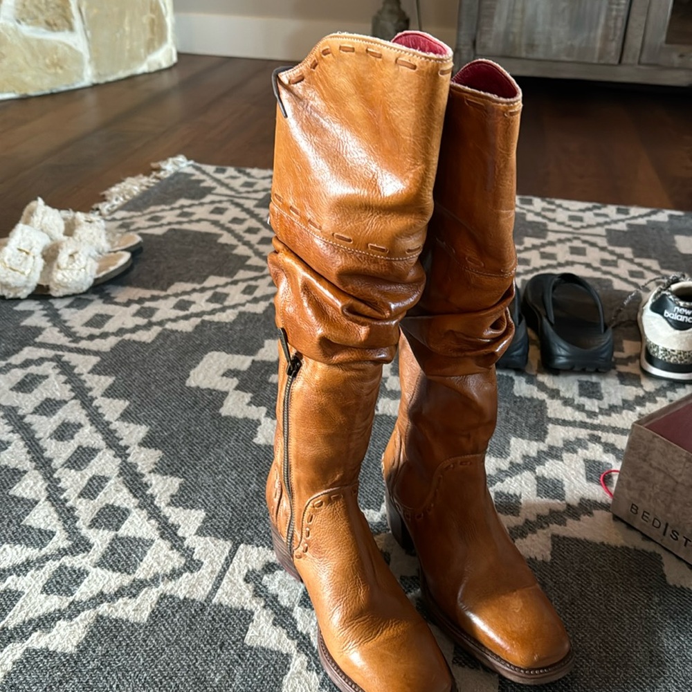 Bed/Stu Leilani pecan rustic boots